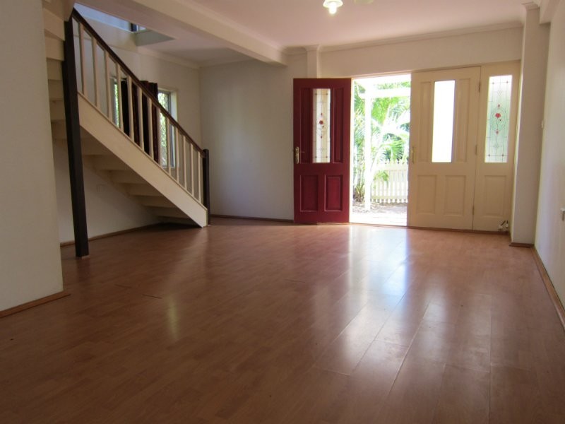 10 McKenzie Street, Bundamba QLD 4304