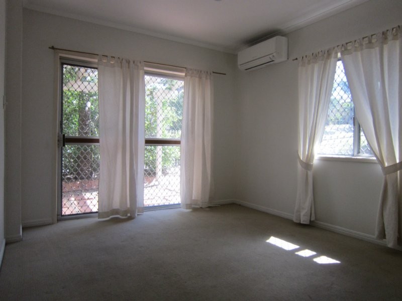 10 McKenzie Street, Bundamba QLD 4304