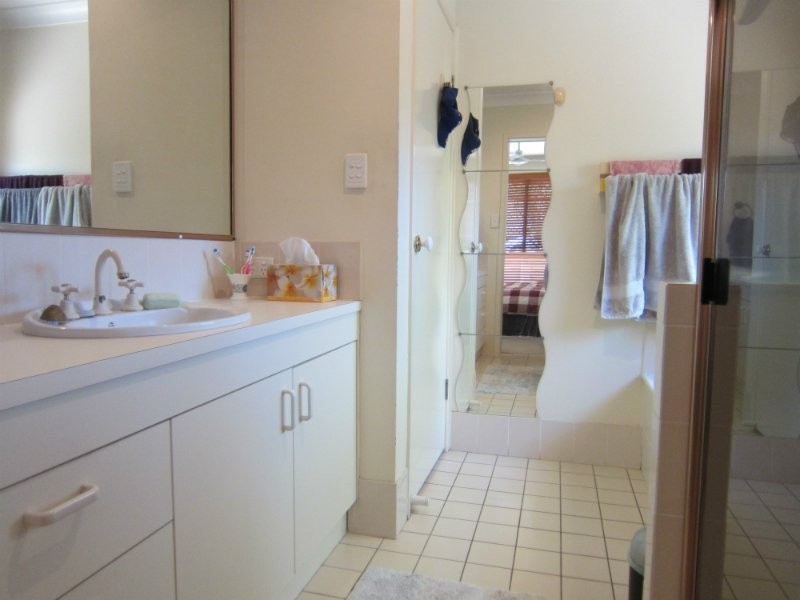 115 Sandalwood Drive, Yamanto QLD 4305