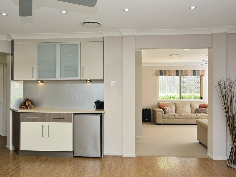 17 Calverton Court, Brassall QLD 4305