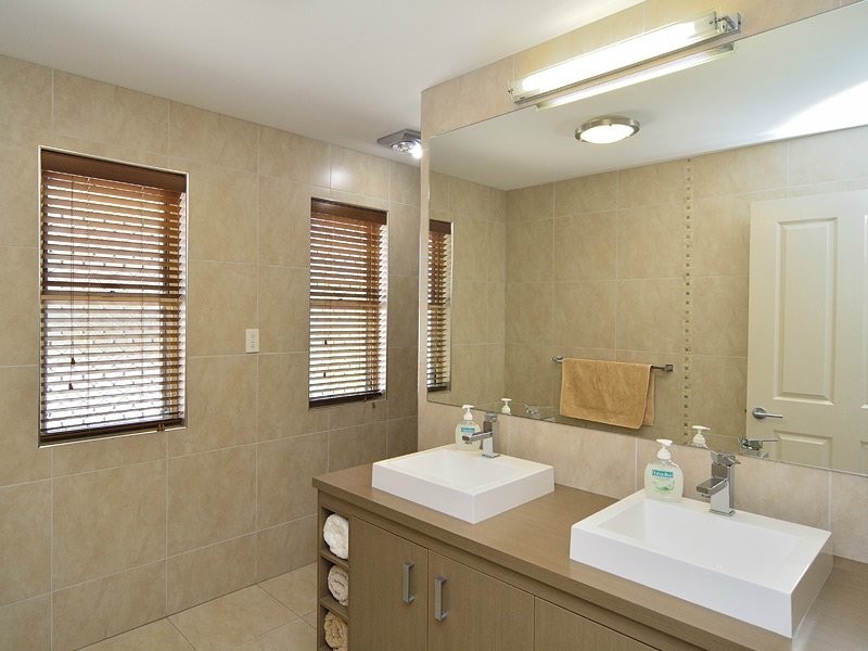 17 Calverton Court, Brassall QLD 4305