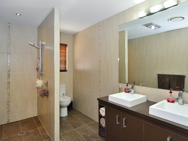 17 Calverton Court, Brassall QLD 4305