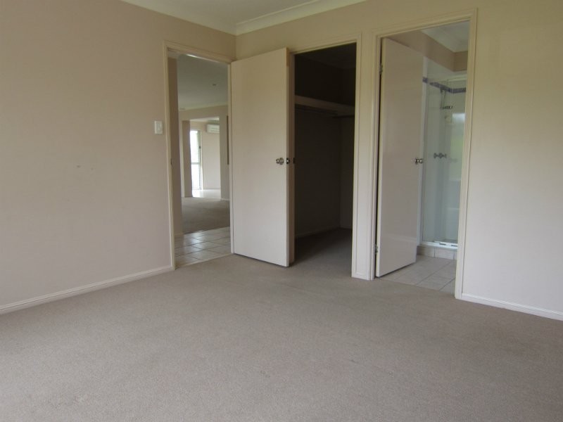 19 Lagoona Court, Churchill QLD 4305