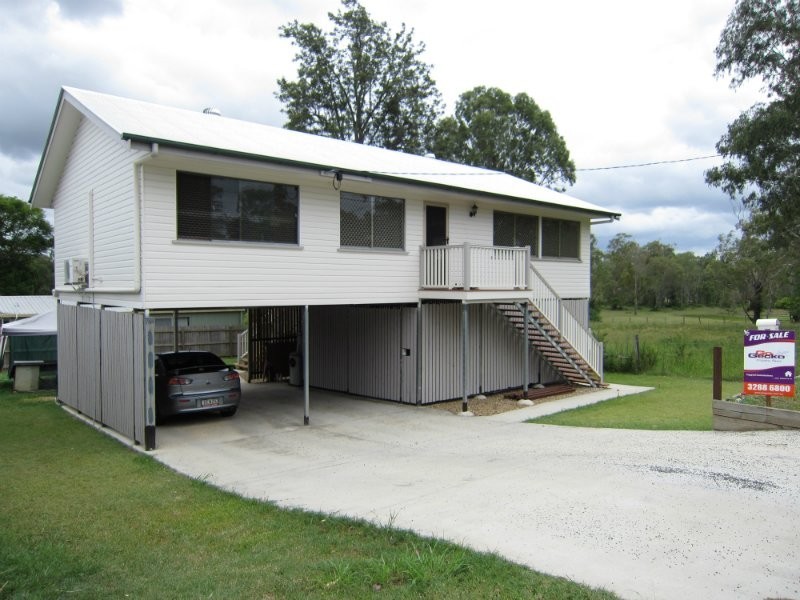 4 Queen Street, Blackstone QLD 4304
