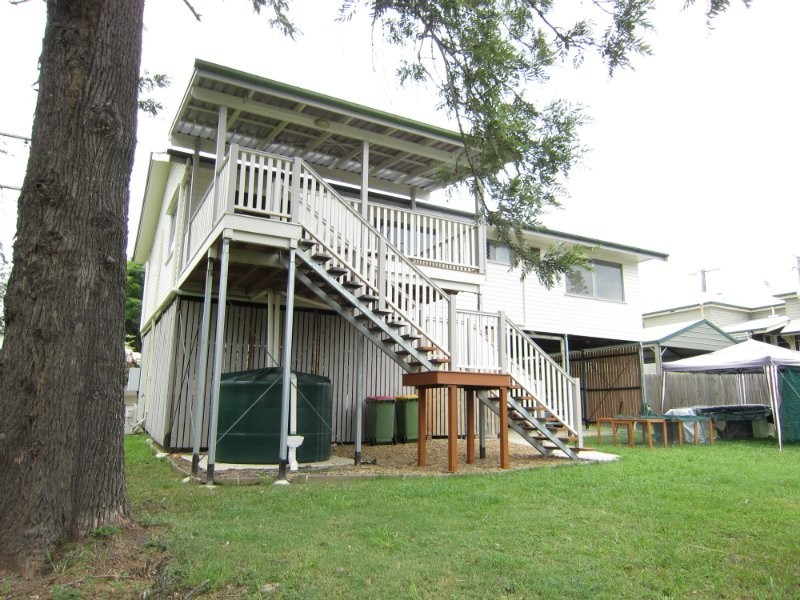 4 Queen Street, Blackstone QLD 4304