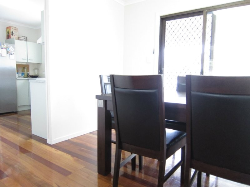 4 Queen Street, Blackstone QLD 4304