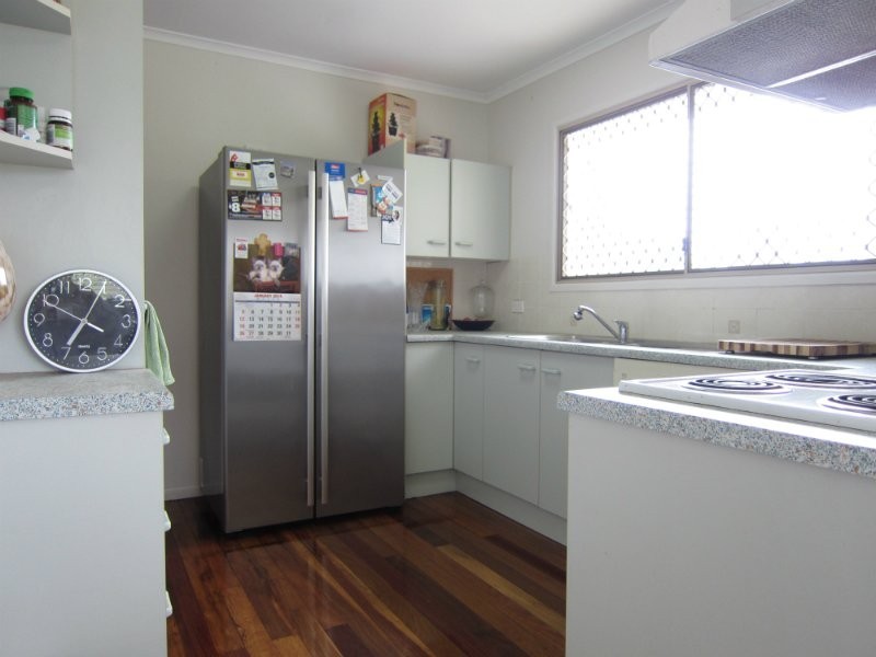 4 Queen Street, Blackstone QLD 4304