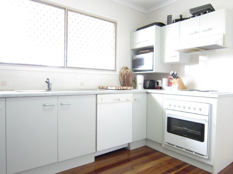 4 Queen Street, Blackstone QLD 4304