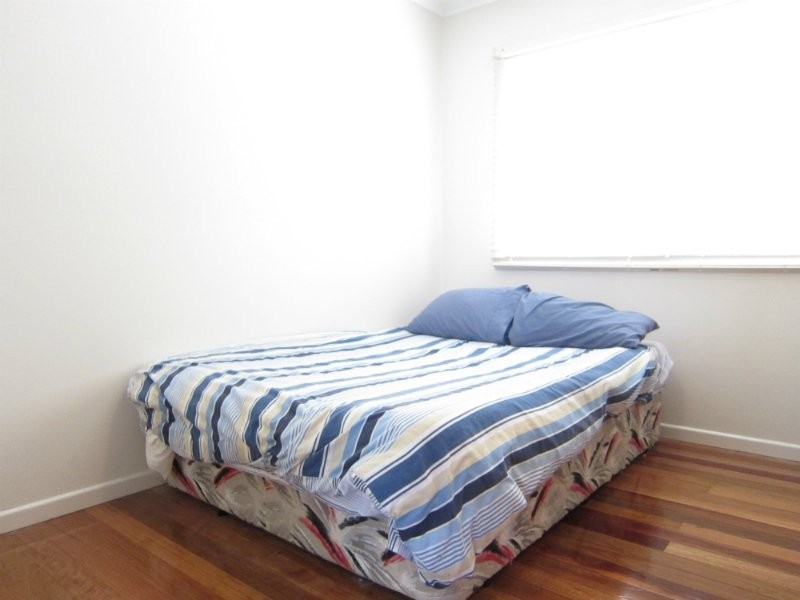 4 Queen Street, Blackstone QLD 4304