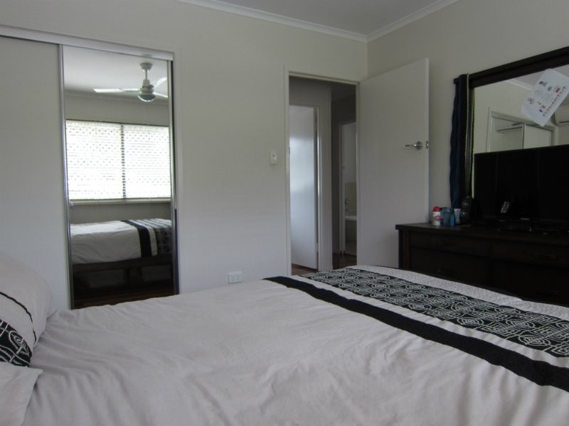 4 Queen Street, Blackstone QLD 4304
