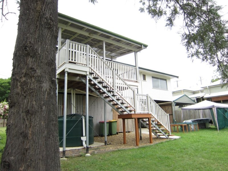 4 Queen Street, Blackstone QLD 4304