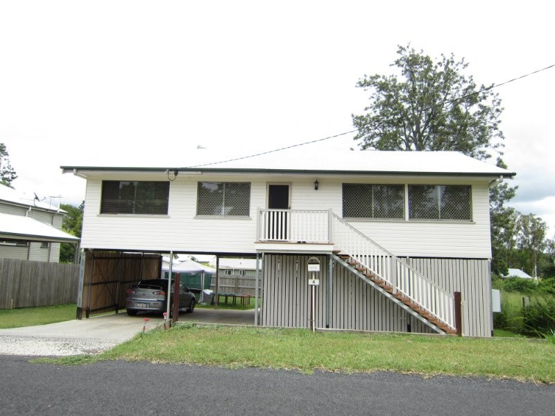 4 Queen Street, Blackstone QLD 4304