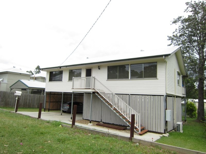 4 Queen Street, Blackstone QLD 4304