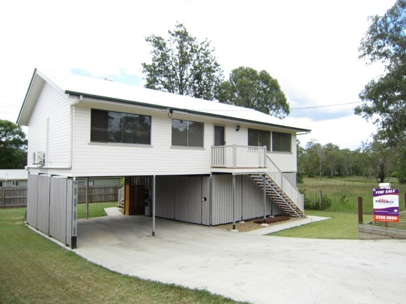 4 Queen Street, Blackstone QLD 4304