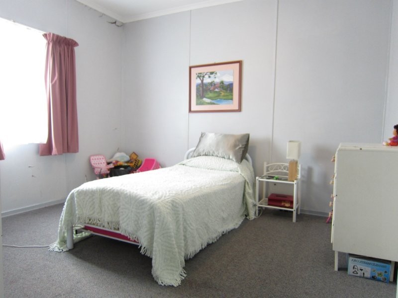 16 Coleman Street, Leichhardt QLD 4305