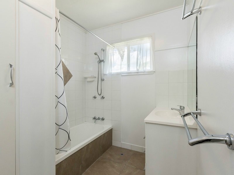 6 Fraser Street, Leichhardt QLD 4305