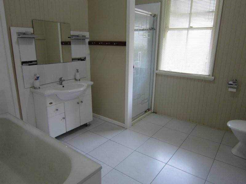 4 Feeney Lane, East Ipswich QLD 4305