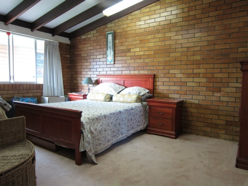 16 Turner Street, Eastern Heights QLD 4305