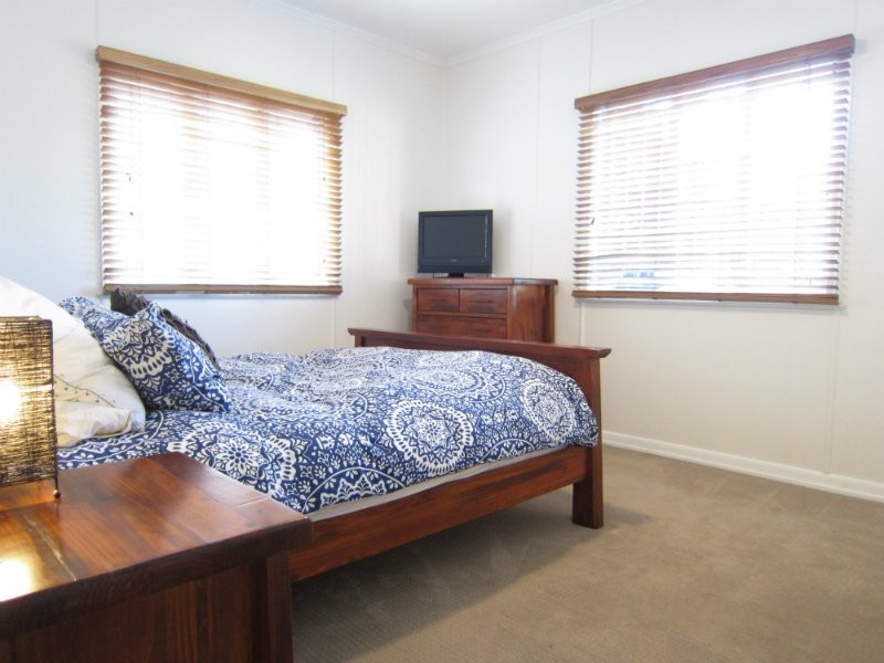 25 Taylor Street, Eastern Heights QLD 4305