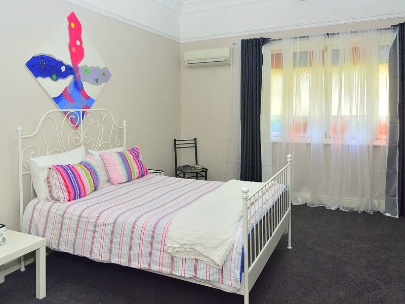 64 Chermside Road, Newtown QLD 4305