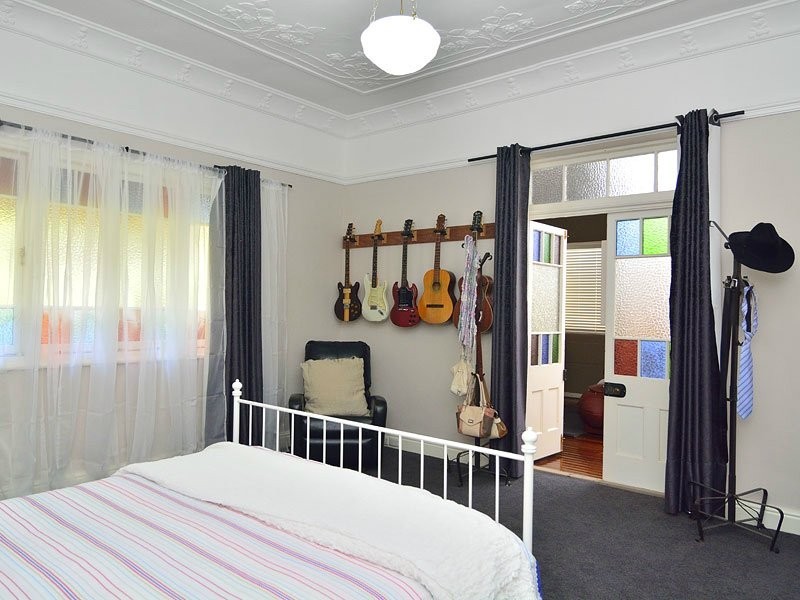 64 Chermside Road, Newtown QLD 4305