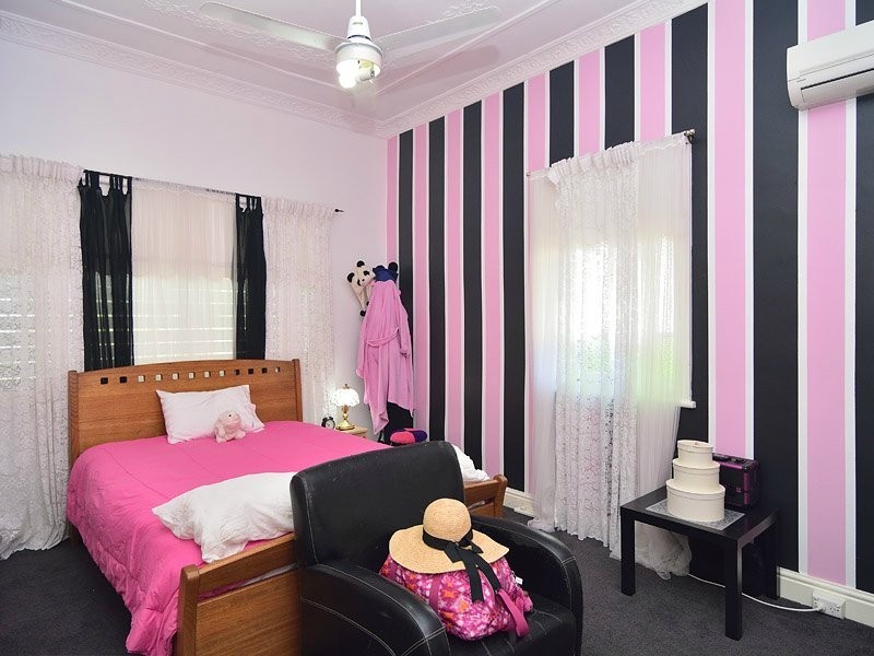 64 Chermside Road, Newtown QLD 4305