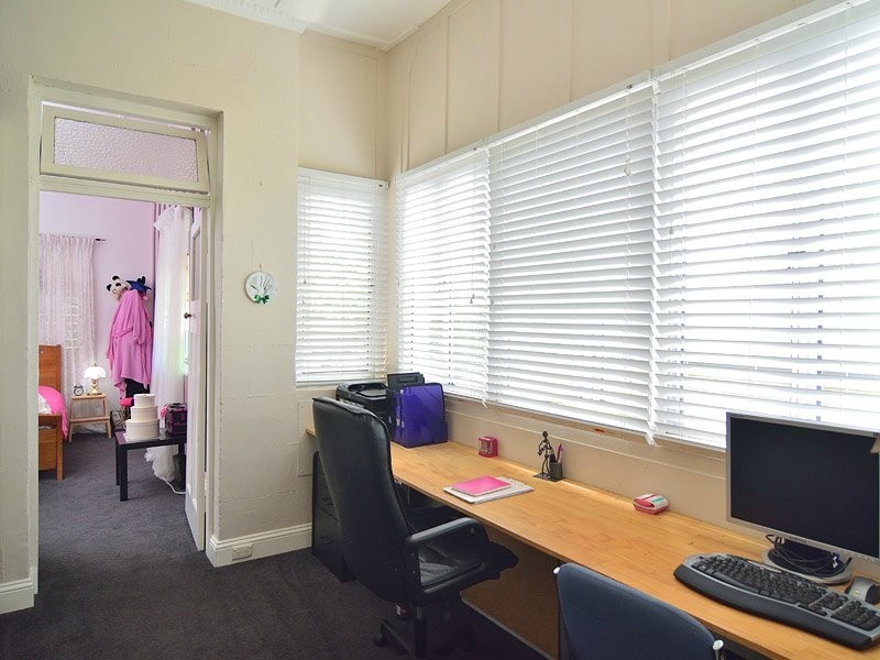 64 Chermside Road, Newtown QLD 4305