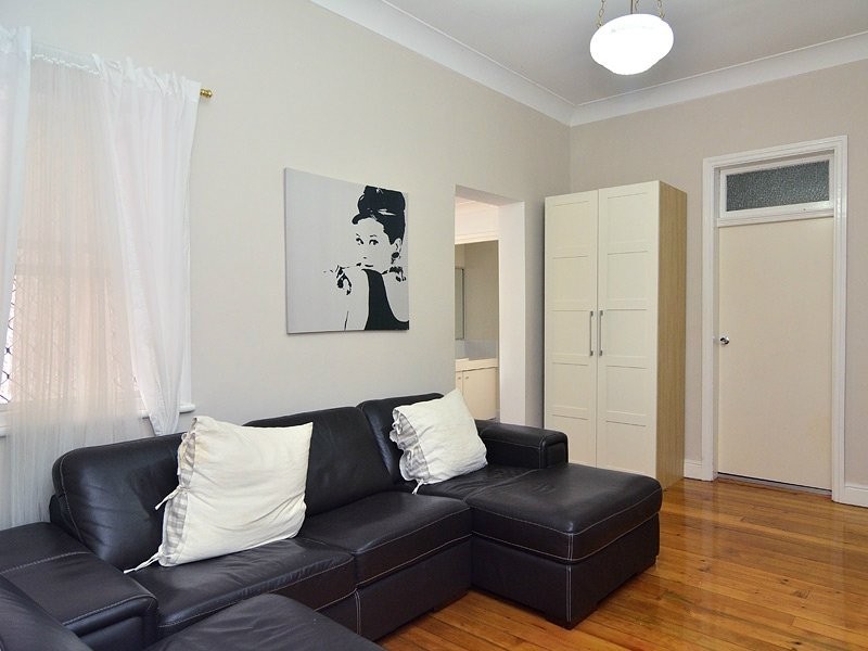 64 Chermside Road, Newtown QLD 4305
