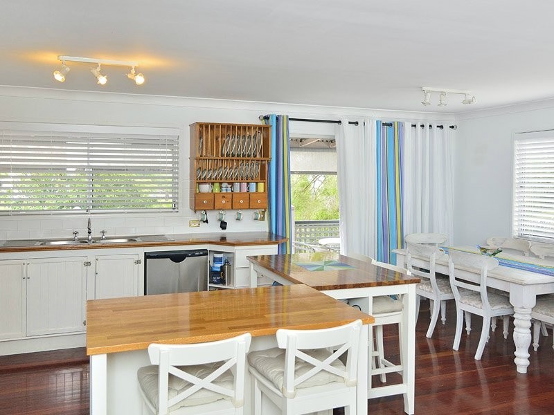 64 Chermside Road, Newtown QLD 4305
