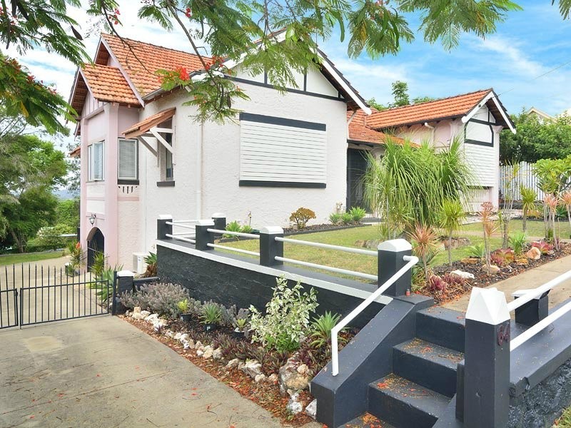 64 Chermside Road, Newtown QLD 4305