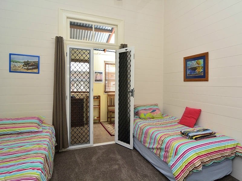 8 Salisbury Road, Ipswich QLD 4305