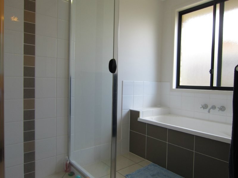 74 Anna Drive, Raceview QLD 4305