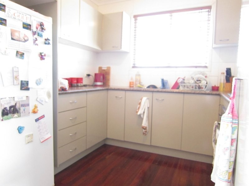 185 South Station Road, Silkstone QLD 4304