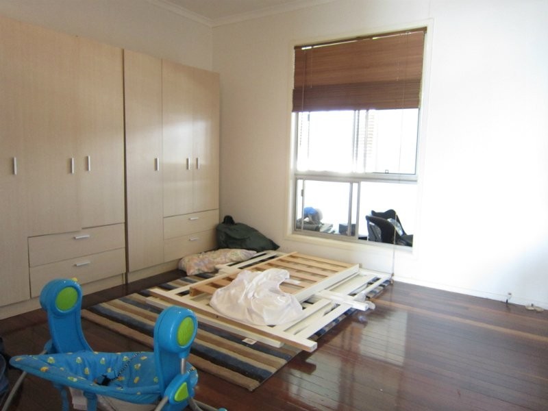 185 South Station Road, Silkstone QLD 4304