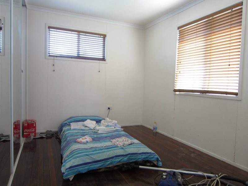 185 South Station Road, Silkstone QLD 4304