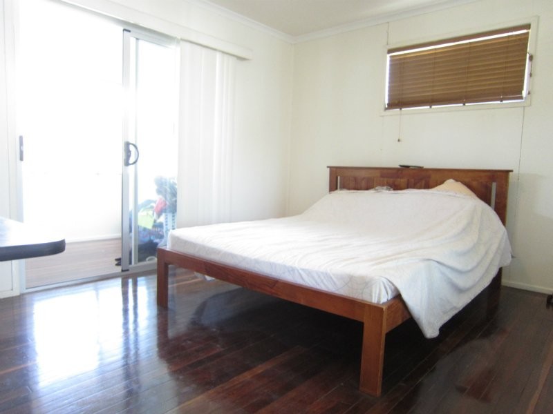 185 South Station Road, Silkstone QLD 4304