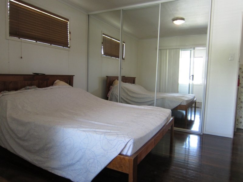 185 South Station Road, Silkstone QLD 4304