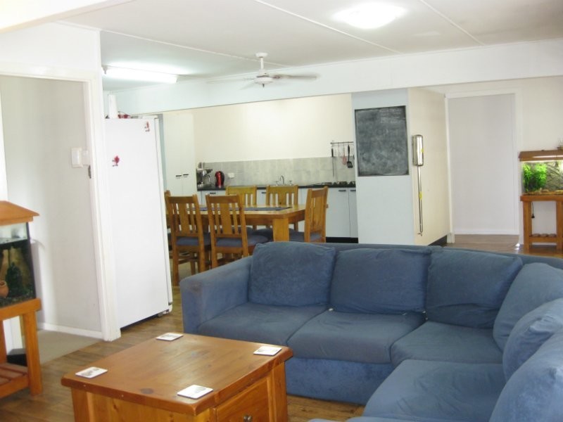 8 Bell Street, Walloon QLD 4306