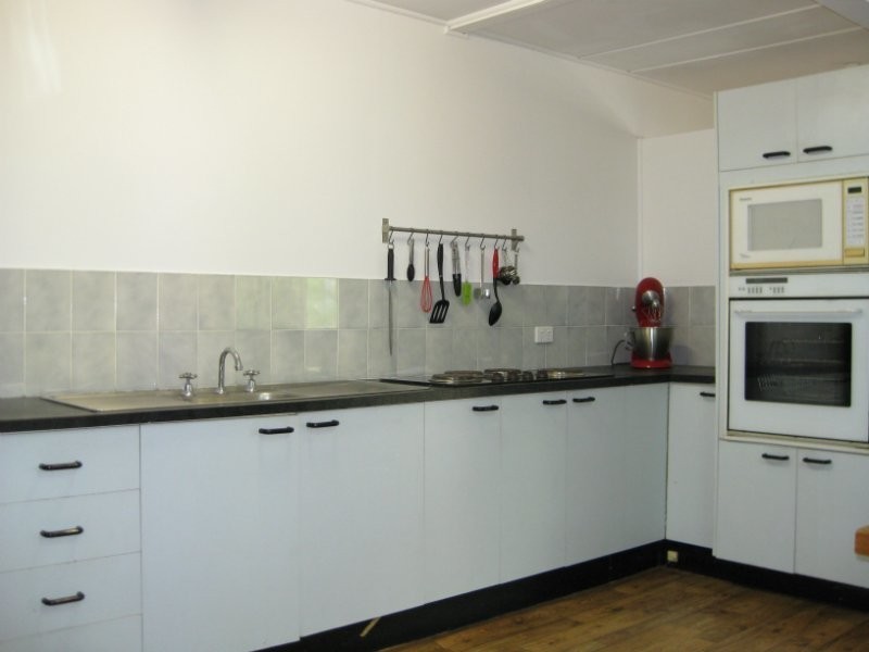 8 Bell Street, Walloon QLD 4306