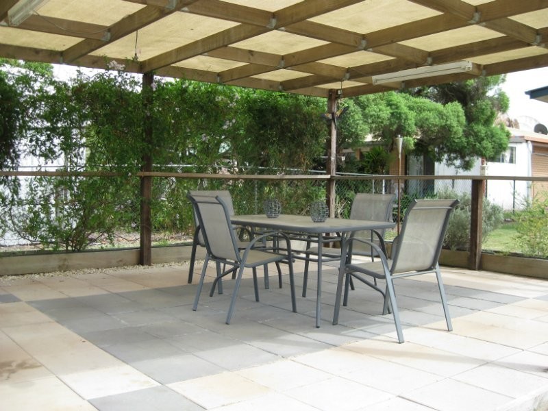 8 Bell Street, Walloon QLD 4306