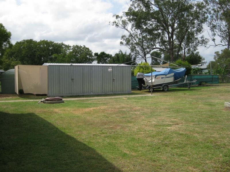 8 Bell Street, Walloon QLD 4306