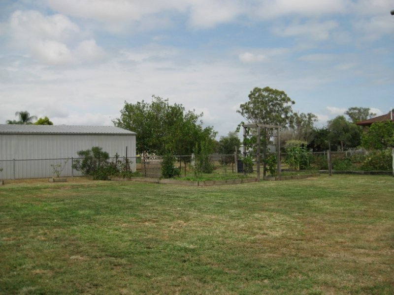 8 Bell Street, Walloon QLD 4306