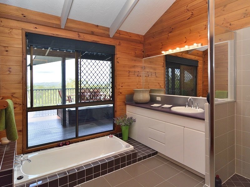 228 Blackwall Road, Chuwar QLD 4306