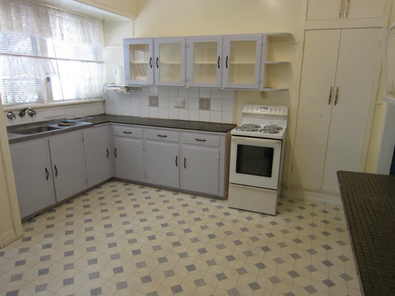 31 Phillip Street, One Mile QLD 4305