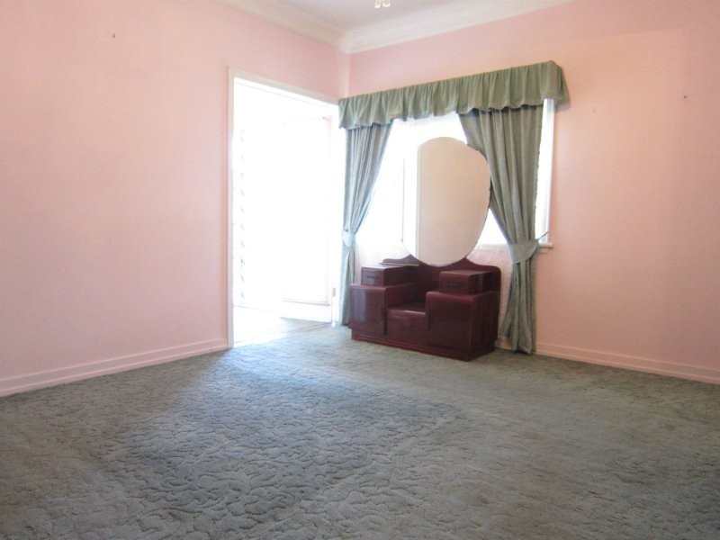 31 Phillip Street, One Mile QLD 4305