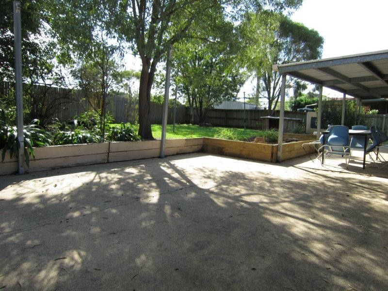 8 Battersby Street, One Mile QLD 4305