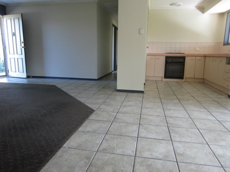 8 Battersby Street, One Mile QLD 4305