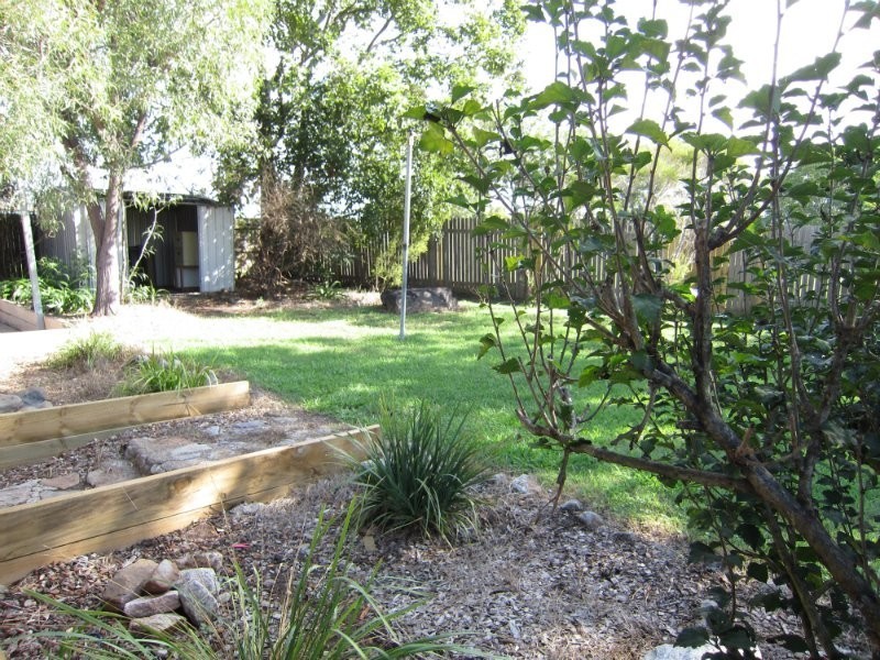 8 Battersby Street, One Mile QLD 4305