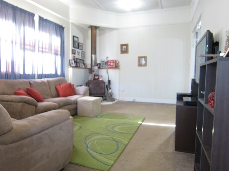 6 Alice Street, Blackstone QLD 4304