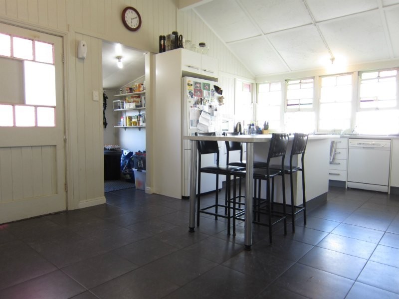 6 Alice Street, Blackstone QLD 4304